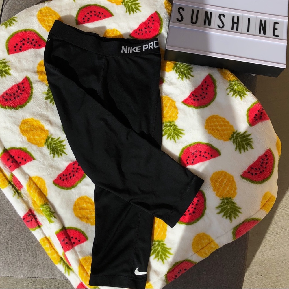 CROPPED NIKE PRO LEGGINGS